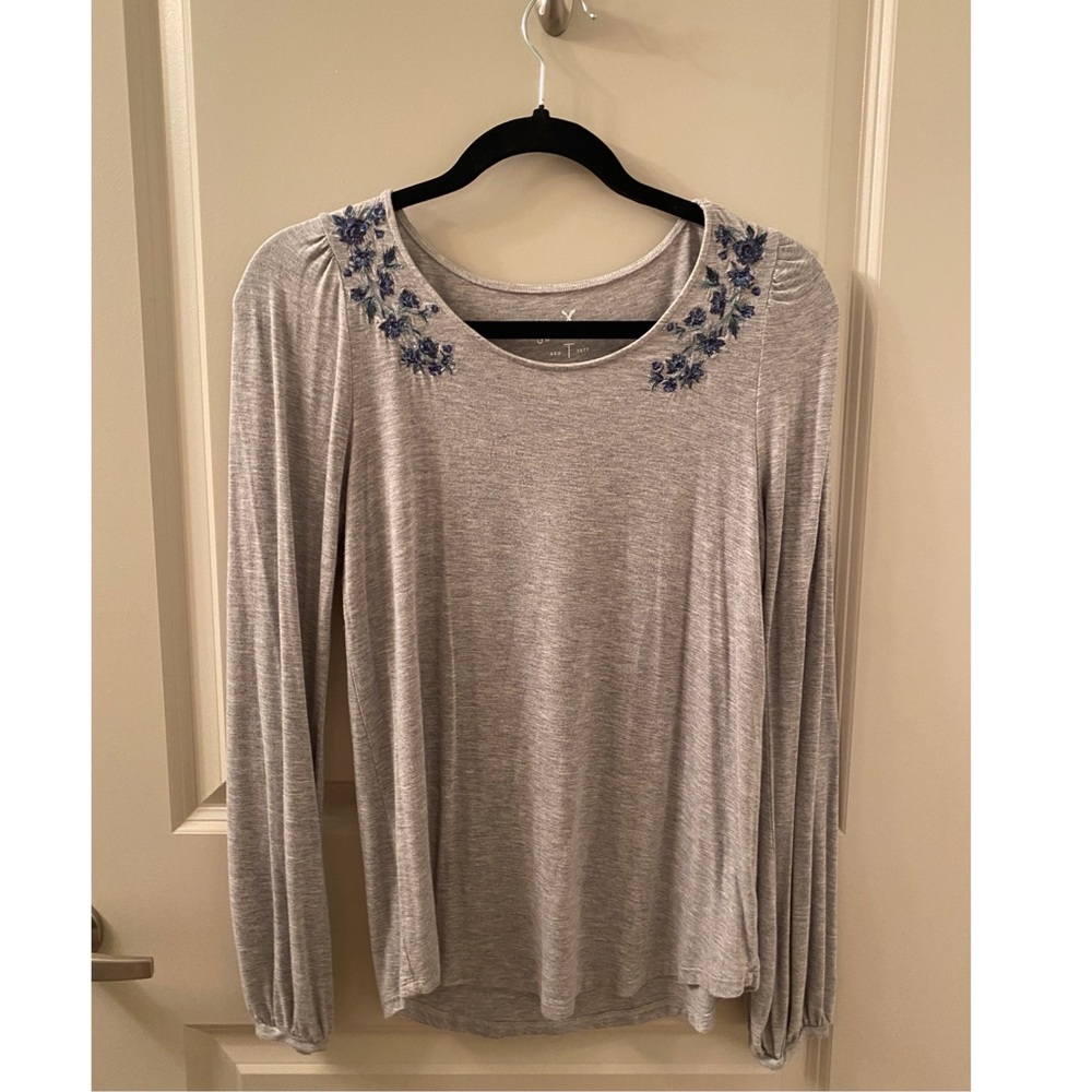 American Eagle long sleeve T shirt